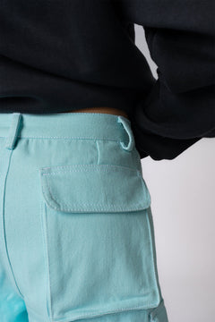 Light blue six pockets cargo shorts
